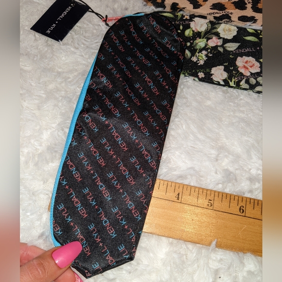 Nwt Kendall & Kylie bundle of 4 pouches/cosmetic bags - Picture 10 of 16